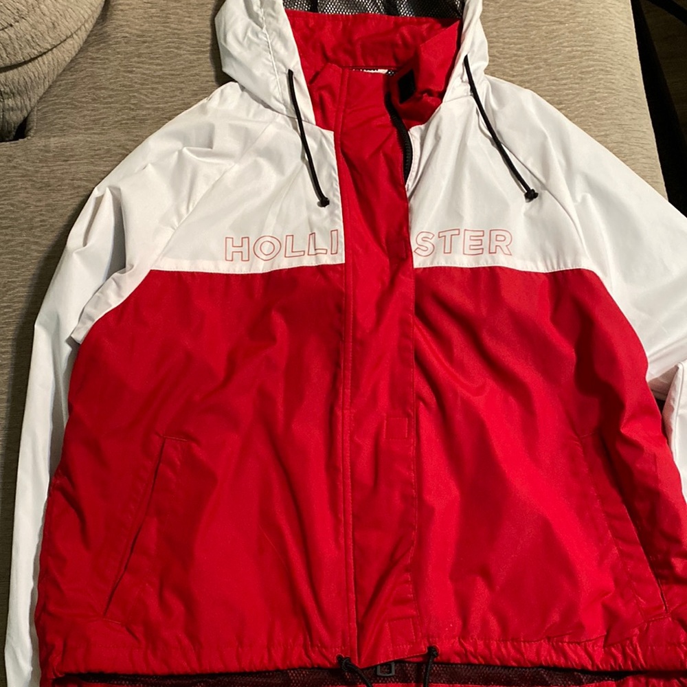 Used Hollister xl windbreaker. In good condition